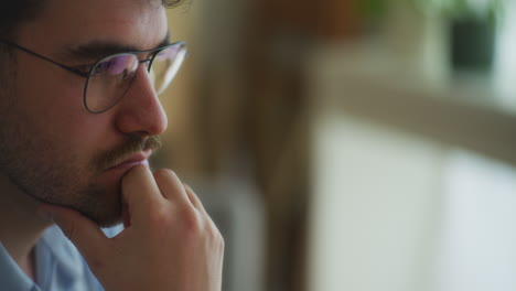 Close-Up-of-Contemplative-Businessman-in-Glasses