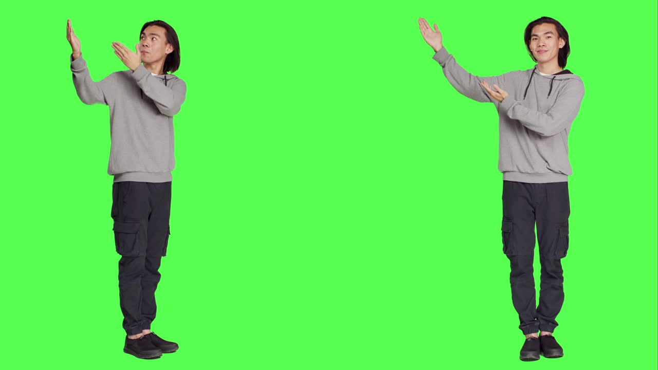 아시아인이 마케팅 광고에서 일하고 있습니다.