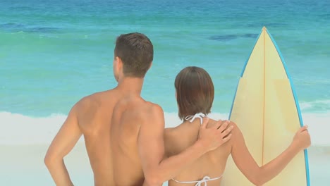 Cute-couple-with-surf-board-