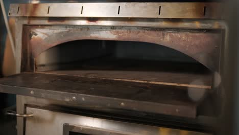 empty pizza oven