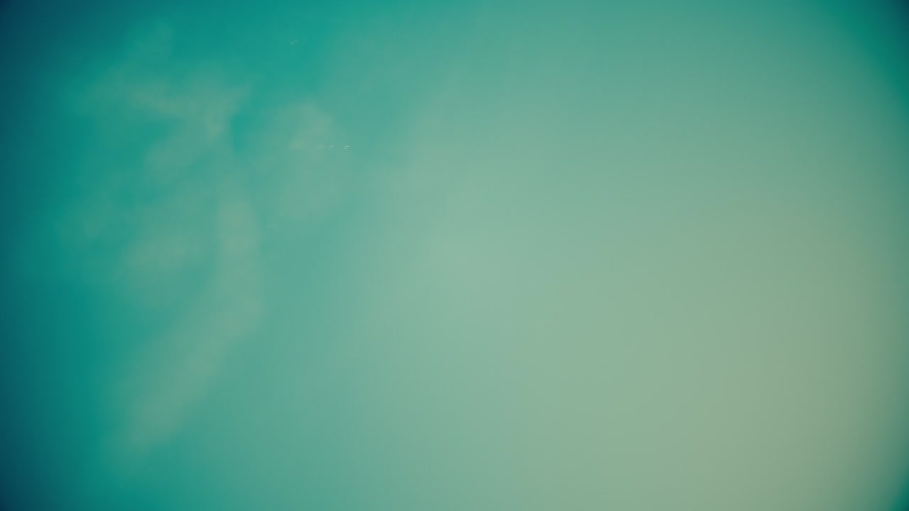 video 4k para bajo el agua, el océano, el cielo, las nubes, los conceptos hipnotizantes, orgánicos y de cuentos de hadas - verde turquesa