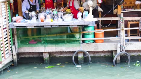 floating market food stall