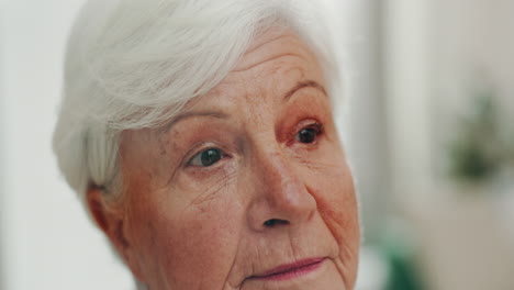 Nachdenklich,-Traurig-Und-Eine-ältere-Frau-Mit-Alzheimer