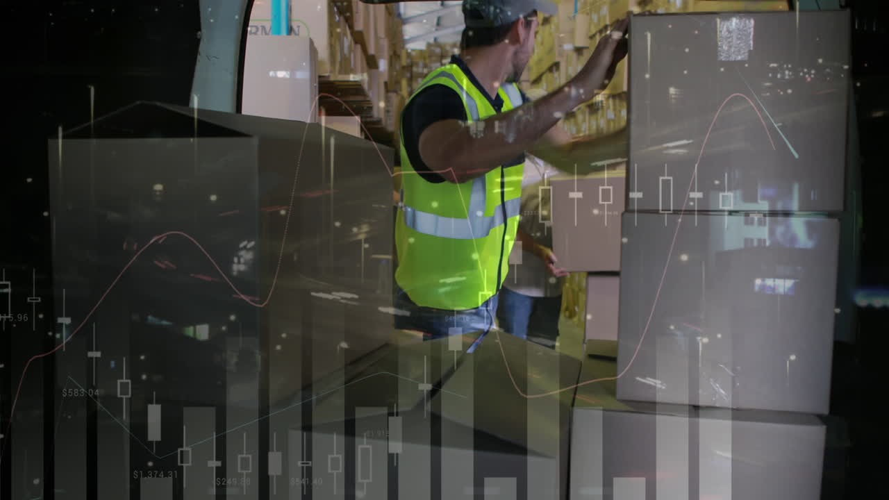 animación del procesamiento de datos financieros sobre el repartidor cargando el coche en el almacén