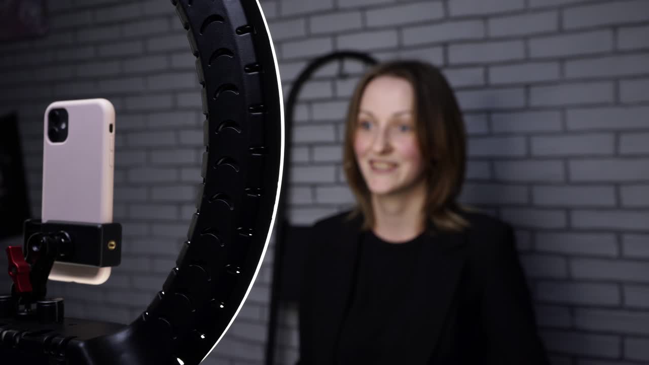 fotografía de una blogger hablando con sus seguidores para su blog.