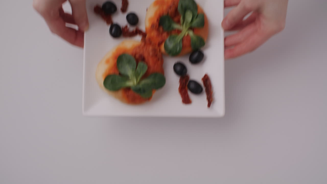 Small Pizzas with Olives and Sun-dried Tomatoes