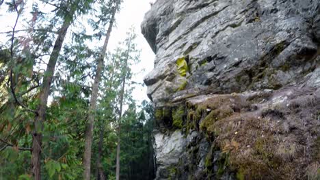 Adventurers-rock-climbing-on-the-cliff-4k