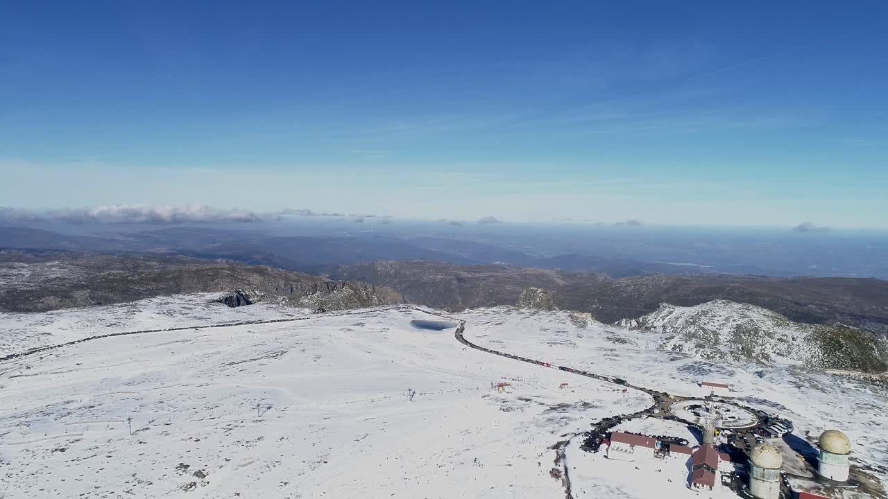 serra da estrela en portugal. el pico de la montaña torre