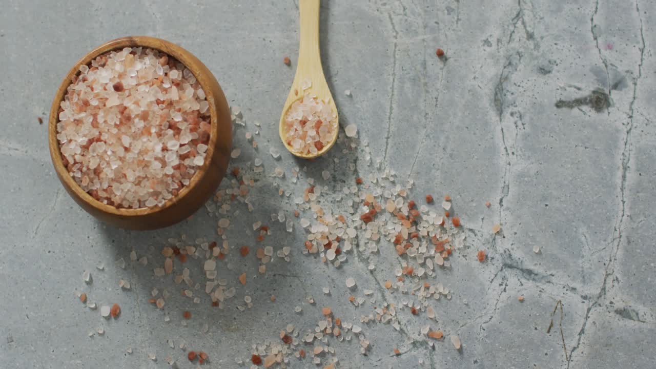Video of himalayan salt in a bowl ans spoon on stone kitchen worktop