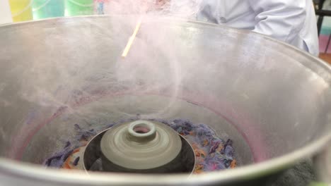 cotton candy preparation with machine