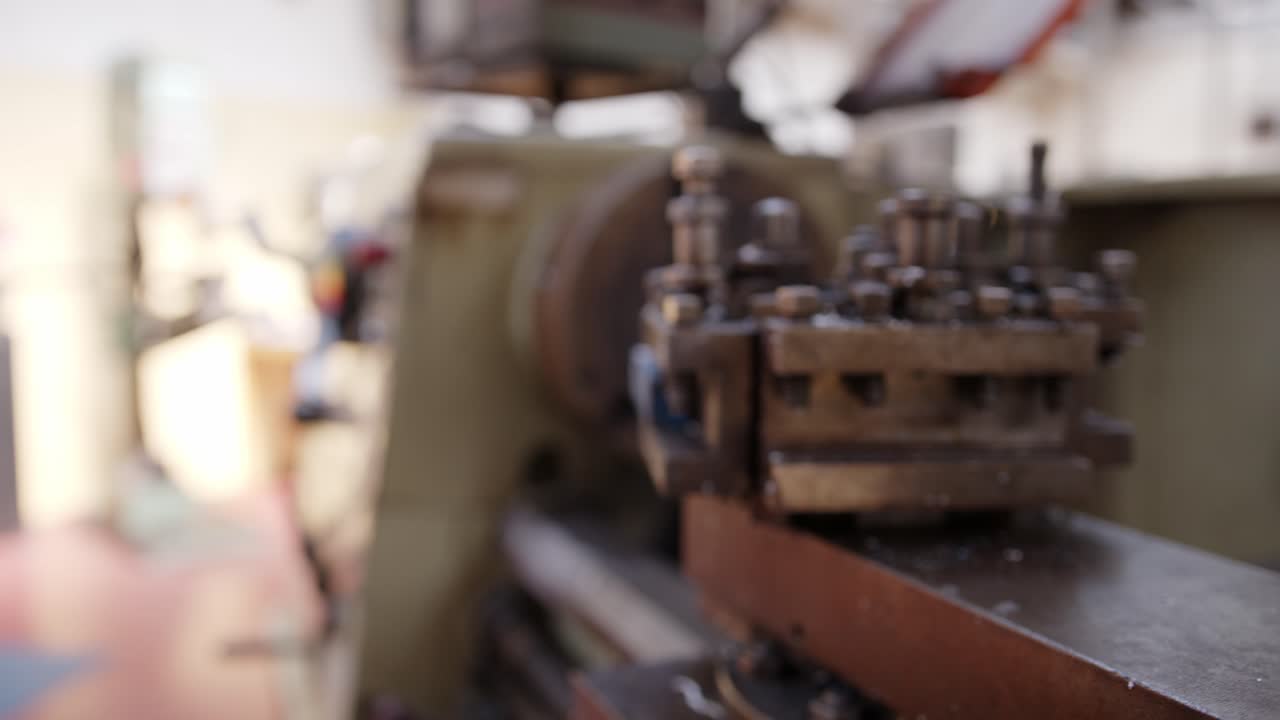 disparo deslizante de un torno de giro de metal