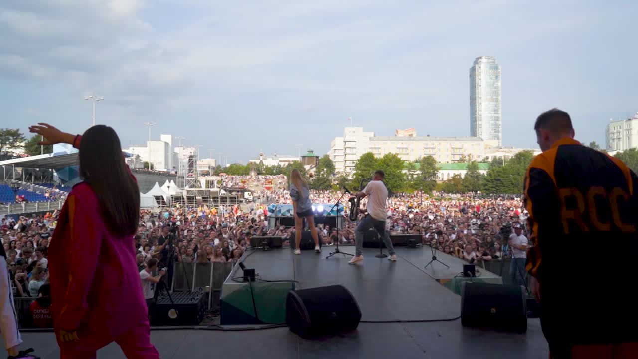 도시의 야외 음악 축제