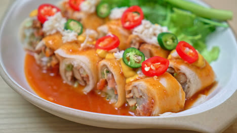 fresh-spring-roll-with-crab-and-sauce-and-vagetable---healthy-food-style