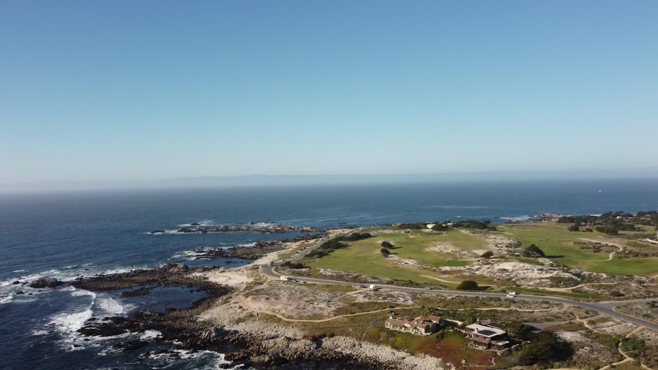 una toma de cámara de la playa de asilomar en monterey, ca.