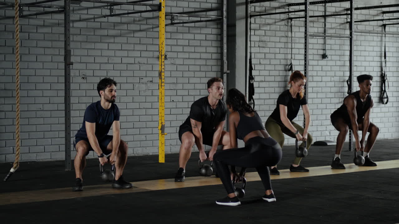 entrenamiento en grupo con kettlebell