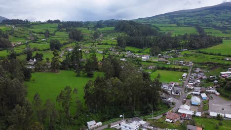 Paisaje-Agrícola-Andino-Barrio-Guitig-Aldea-Ecuador-Antena