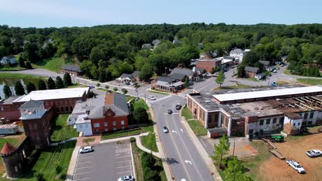 Antena-Mcadenville-Nc,-Antena-De-Carolina-Del-Norte,-Pequeño-Pueblo-De-Estados-Unidos,-Pequeño-Pueblo-De-America