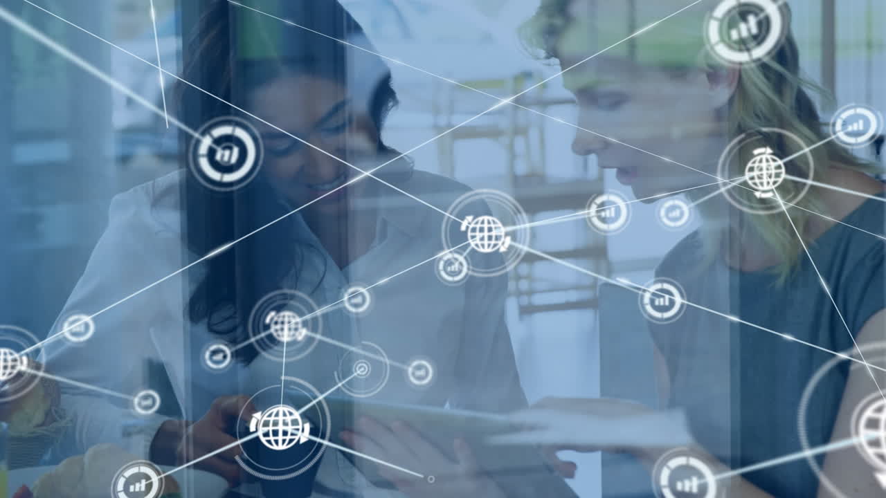 animación de la red de conexiones con iconos sobre diversas personas de negocios que usan tablets