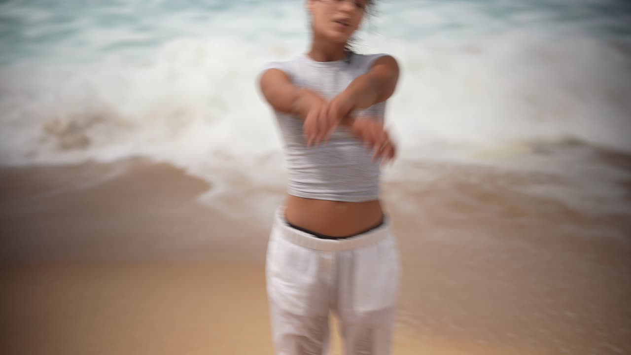 해변에 있는 여자