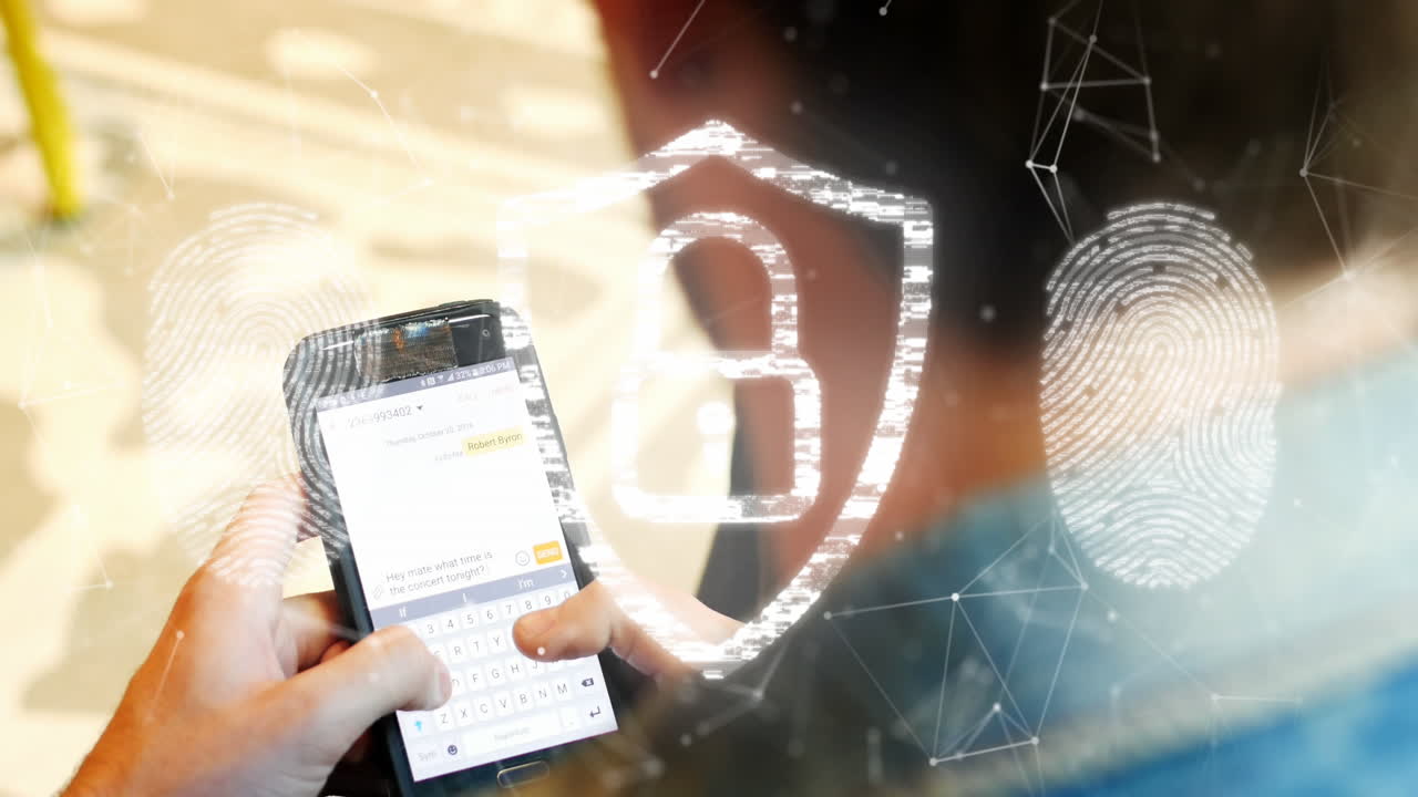 animación de candado, huella dactilar, puntos conectados, vista aérea de un hombre caucásico usando un teléfono móvil