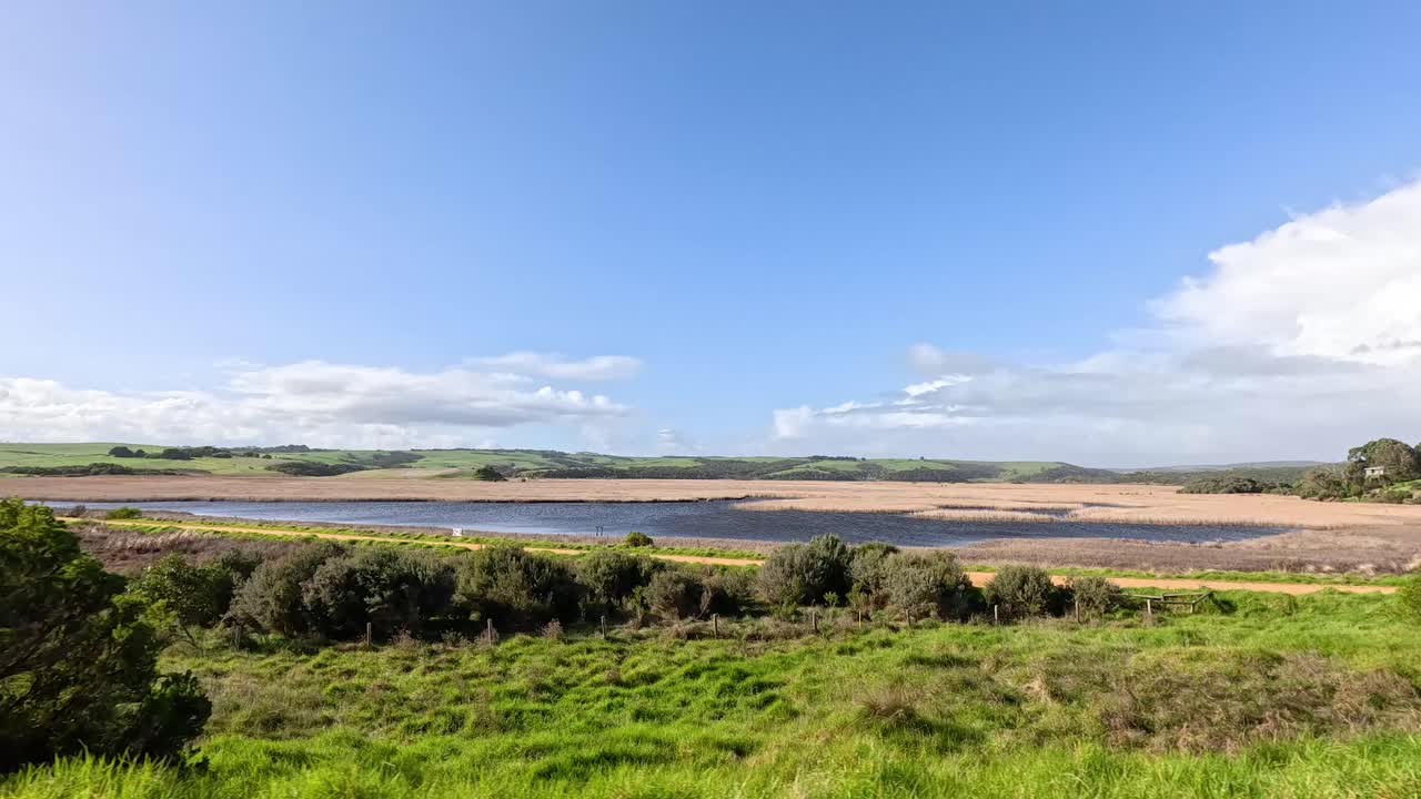 панорамные виды на природу и дорожные знаки