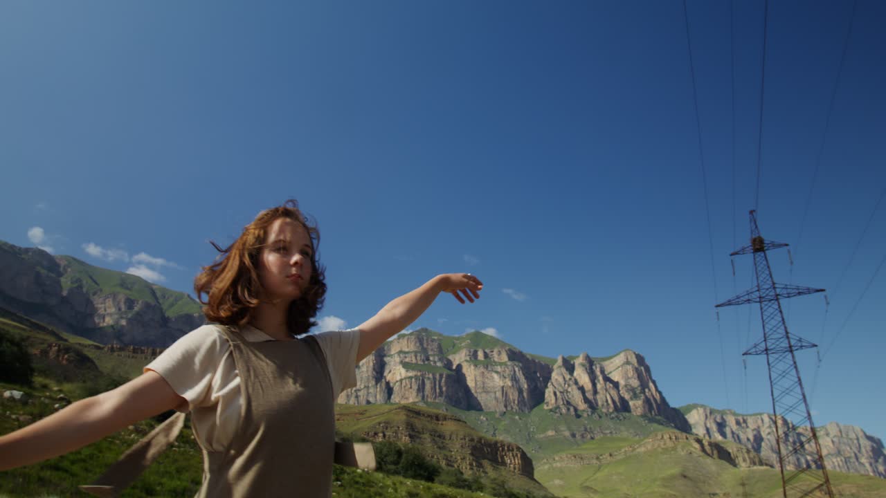 mujer en las montañas