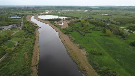 Vista-Aérea-Del-Arroyo-Y-Pastizales-En-Wat