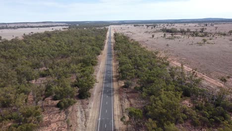 Vista-Aérea-De-Una-Carretera-Rural-Y-El-Paisaje-Interior-De-Australia