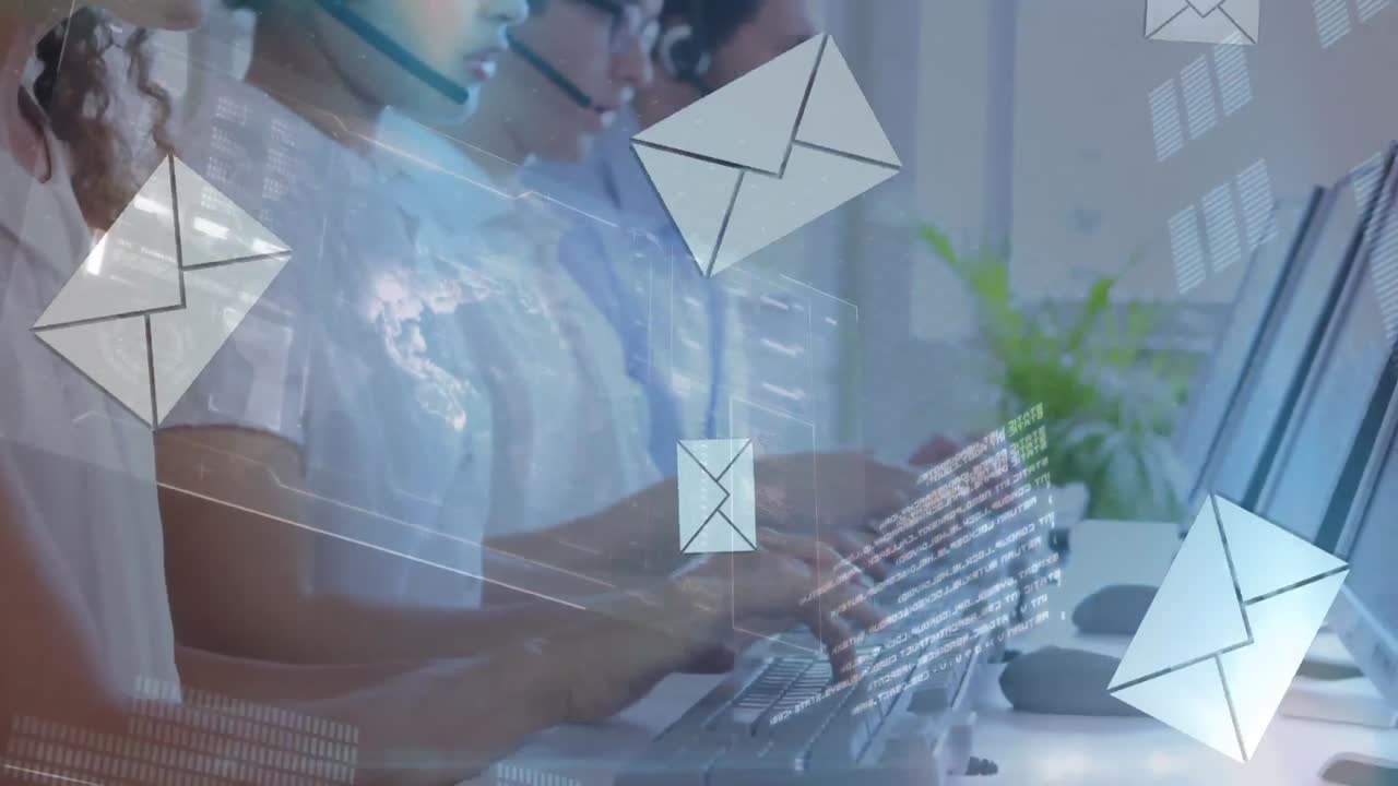 Animazione di elaborazione dati e icone email su persone d'affari con cuffie