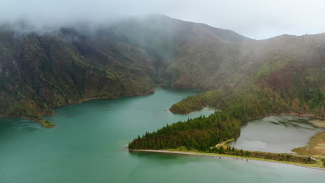 Toma-Aérea-De-Un-Dron-De-Lagoa-Do-Fogo-En-La-Isla-De-São-Miguel,-Azores---Portugal