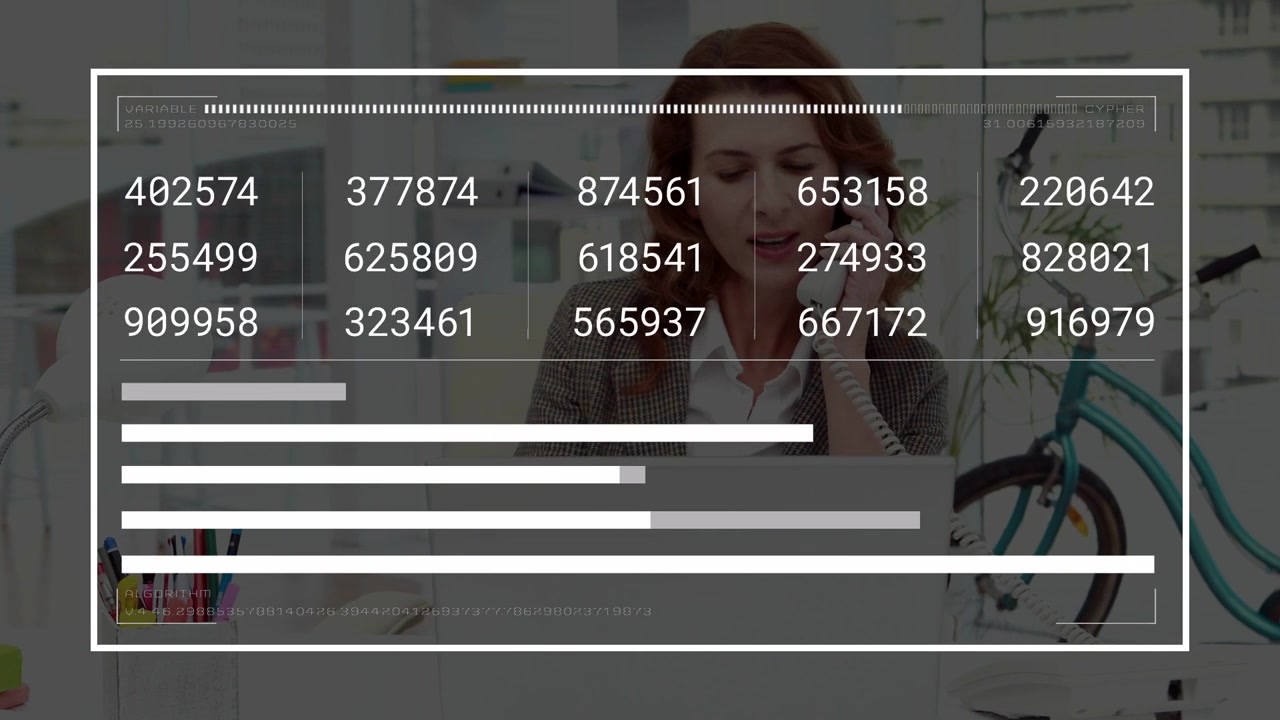 Sovrapposizione che mostra una donna che parla al telefono alla scrivania dell'ufficio, con numeri e barre che si aggiornano per un report.