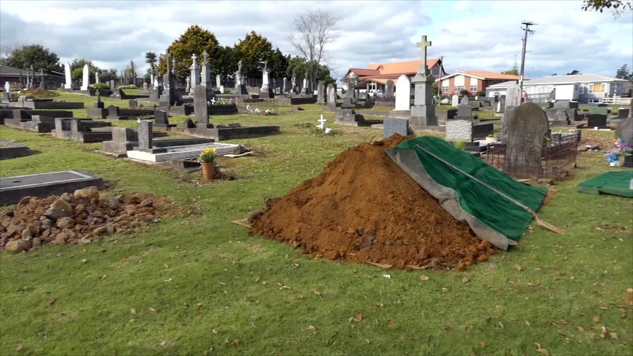 tiro del cementerio para el entierro fúnebre
