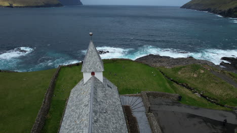 Viðareiði-church,-Faroe-Islands:-aerial-view-passing-near-the-church