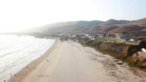 People-walking-and-relaxing-on-Pismo-sandy-beach,-California