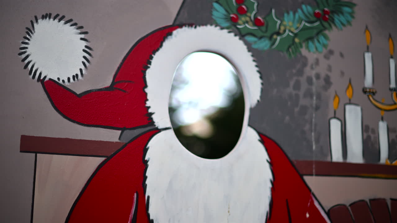 Slavnostní vánoční figurína s motivem Santa Clause s otvorem pro obličej