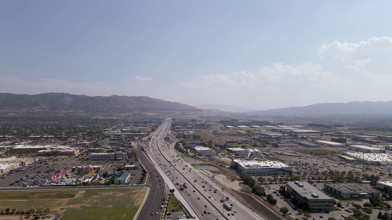 유타 주 드레이퍼의 출퇴근 교통이 있는 i-15 고속도로 - 공중 드론 정적