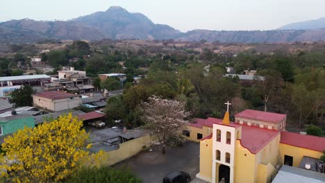 en el sur de nayarit hay un pueblo campesino que vivió a través de la cristiada mexicana antes de la revolución