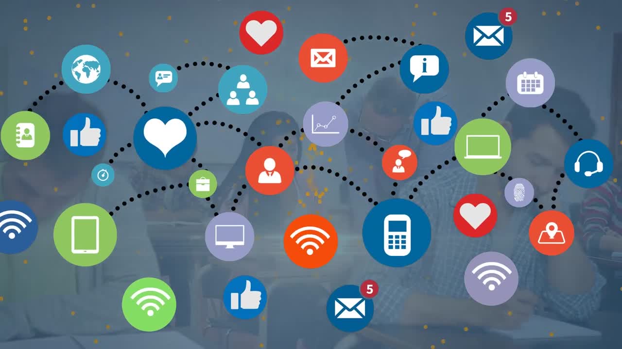 animación de iconos de medios sobre la escritura de diversos estudiantes