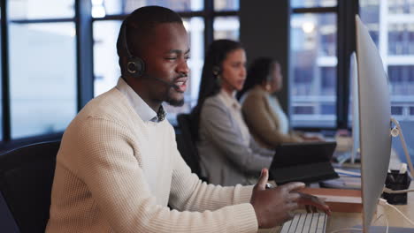 Call-Center,-Equipo-Y-Hombre-De-Negocios-En-La-Oficina