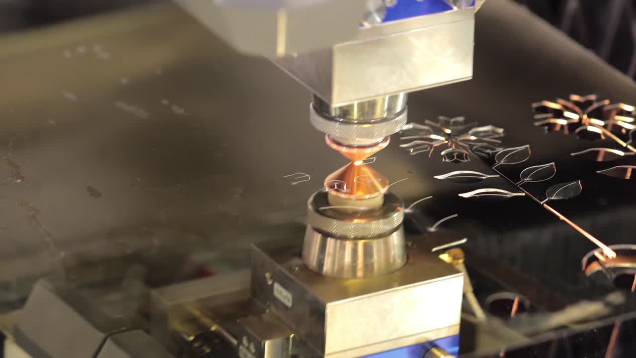 금속의 cnc 레이저 절단, 현대 산업 기술.