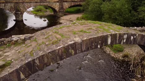 Close-up-of-cromwells-bridge-with-hoddler-bridge-in-background