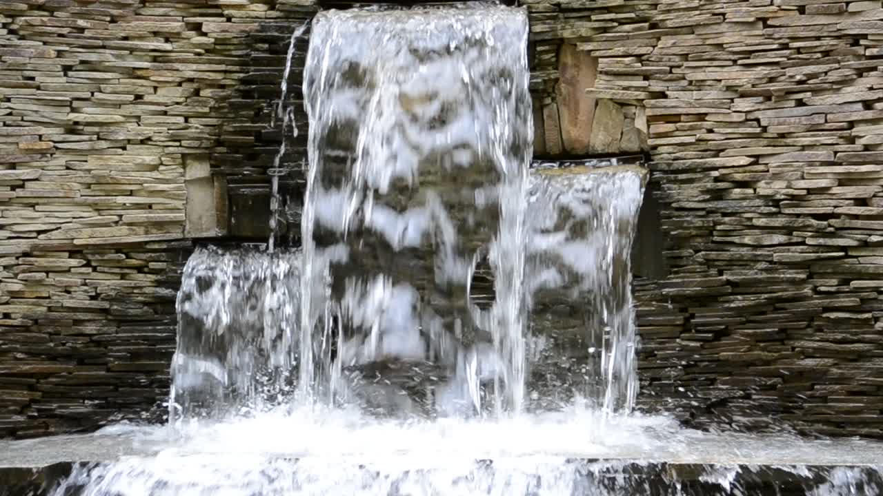 Sfondamento di spruzzi d'acqua