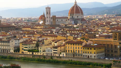 Cityscape-of-Santa-Maria-del-Fiore-cathedral,-Florence,-Italy