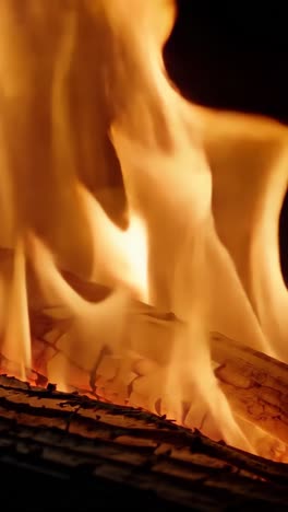 quemando leña en una chimenea