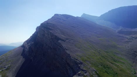 Descenso-Aéreo-Del-Lago-Carnarvon,-Kananaskis,-Alberta,-Canadá