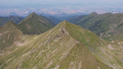 Sunrise-view-from-Moldoveanu-Peak-in-the-Fagaras-Mountains-with-vibrant-skies-and-rocky-terrain