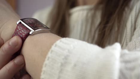 Hand-looking-at-wristwatch-close-up-shot