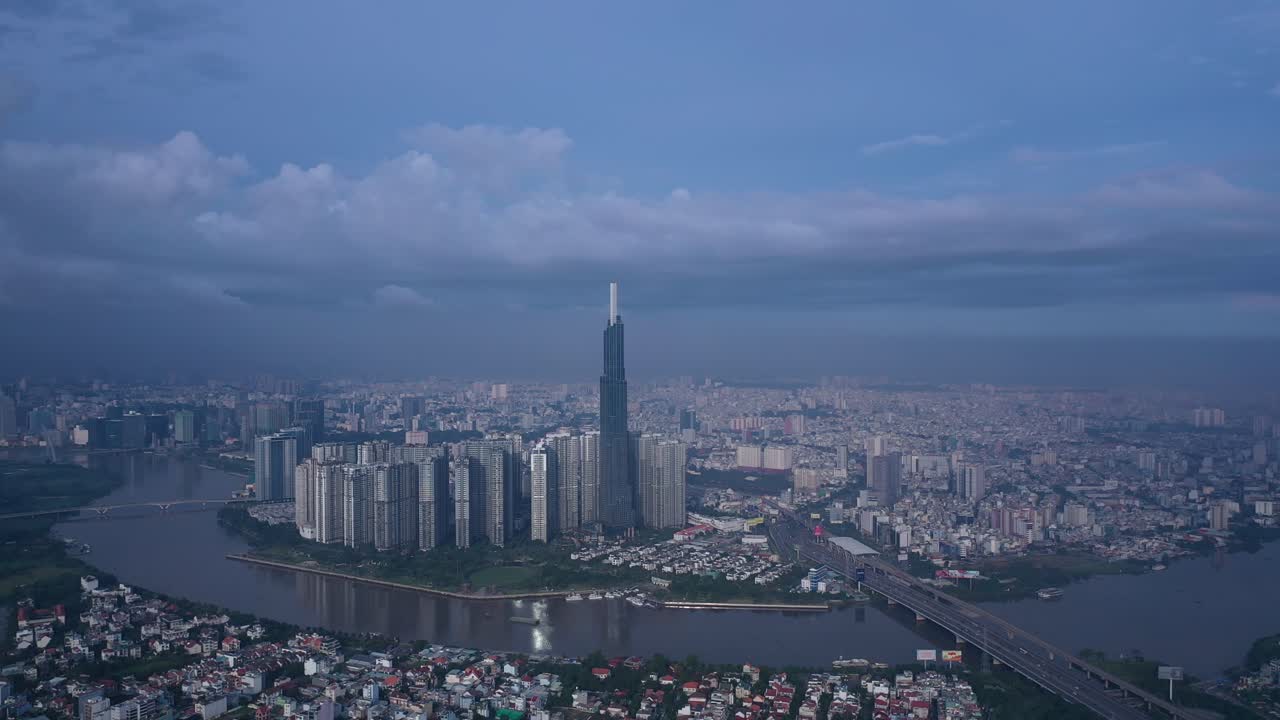 베트남의 랜드마크 빌딩의 공중  ⁇ 도, 이른 아침