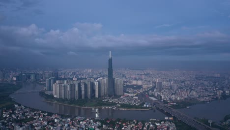 órbita aérea del edificio emblemático, vietnam en la mañana temprano