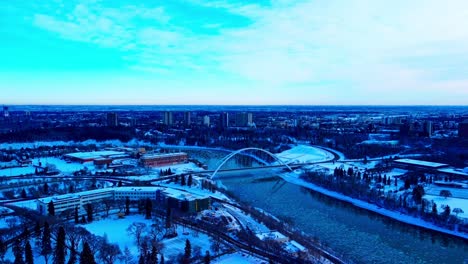 sobrevuelo aéreo de invierno edmonton alberta junta de tesorería y edificio de finanzas fuera del valle del río rd nw con círculos de hielo parciales bajan por el río saskatchewan del norte por el puente walter dale1-3